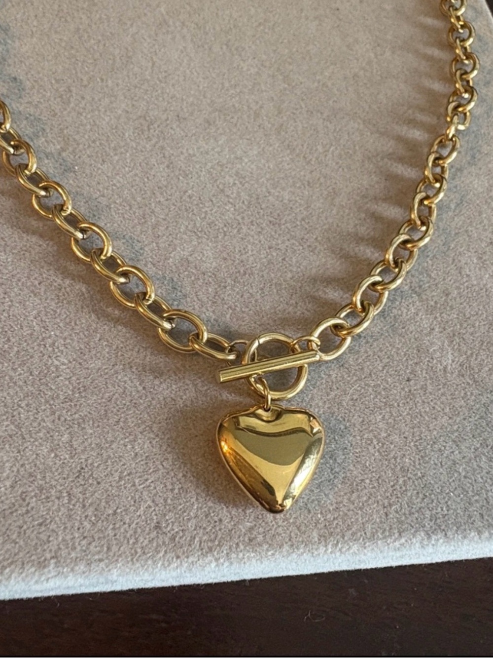 Gold Heart Pendant Chain Necklace - Women's Jewelry. 18”